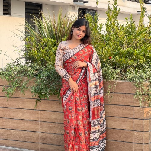 Digital Print Sharee with Blouse Piece – এক রাজকীয় উপহার, ভালোবাসার জন্য!